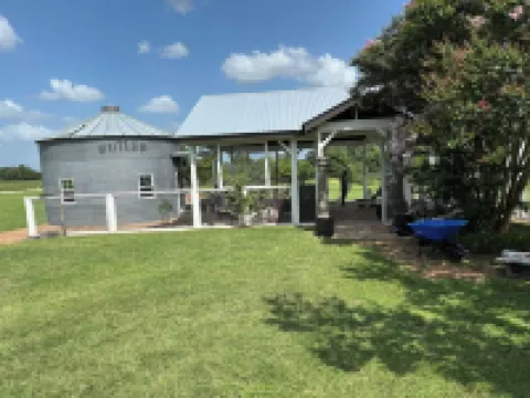 High Point 1912 Charming Farmhouse in Red Rock on Six Acres with 2 Zone AC, WiFi