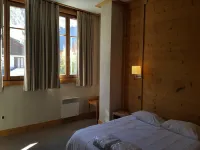 Modern Retreat for 8 Guests - 2 Sao