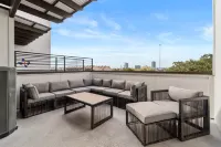 Luxurious 3 Bed3 Bath Near Downtown Houston