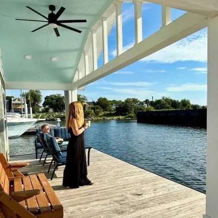 The View! Hidden Gem! Pristine! Quiet Retreat! Charming! Go fish! Dock a boat!