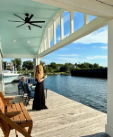 The View! Hidden Gem! Pristine! Quiet Retreat! Charming! Go fish! Dock a boat!