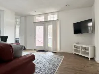 Spacious and Modern Apt in Downtown Evansville in a Historic Victorian Home