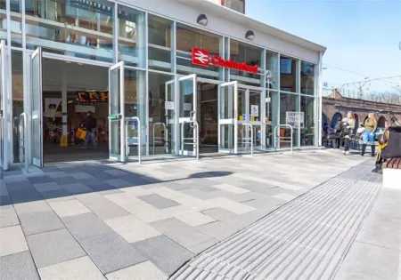 Luxurious One Bedroom Apartment in Bond Street