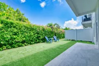 Modern 2 Bed walking distance to the beach