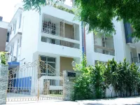 Nice Boutique Guest House in South Delhi Near Aiims,Nift,Srifort Отели в г. Юг Экстеншен II