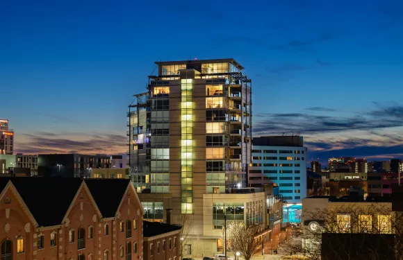 維特羅酒店，希爾頓啟繽精選