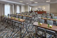 Hilton Garden Inn Portland/Lake Oswego - Lemmikkieläimet sallittu
