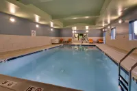 Holiday Inn Express & Suites LANCASTER EAST - STRASBURG by IHG - Swimmingpools