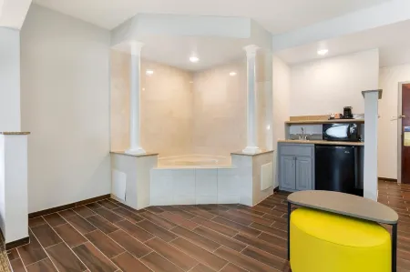 Comfort Suites East Brunswick - South River