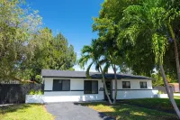 New Home w/ Big Patio / Heated Pool / Pool Table / Ping Pong Table
