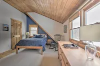 Upscale Montgomery Cabin, Near Jay Peak Resort! - parking