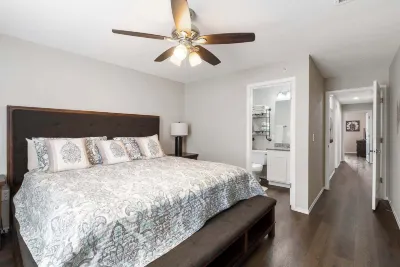 Urban Farmhouse - Refreshing Pool! Hotels near Hollywood Wax Museum