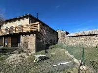 Exceptional village house in Formiguères - Charm, comfort and panoramic views Hotels in Formigueres