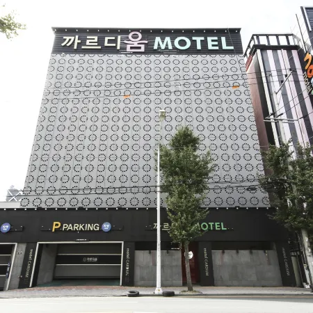 Daegu Seongseo Cardium Отели рядом с достопримечательностью «Станция метро Daegu»