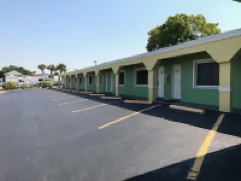 Apollo Inn - Cocoa Hotels in Sharpes