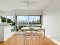 Cosy 1-Bed with Swimming Pool Facing Opera House