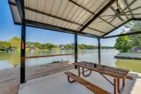 Luxe Waterfront Home w/ Boat Slip in New Braunfels - 4-Sterne