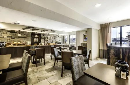 Bass Pro Shops Angler's Lodge