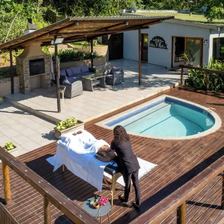 Bushbaby Valley Lodge