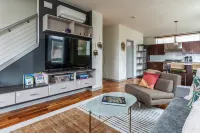 Sophari | WestSeattle Junction| Rooftop&TurfedYard - บังกะโล