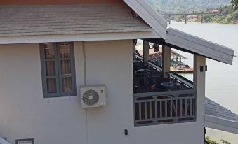 Dokchampa River View Villa