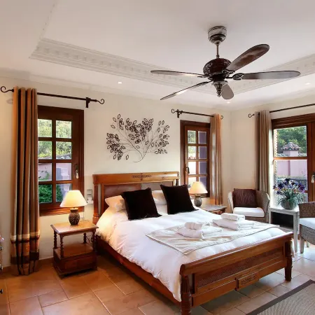FREE €650 Daily Lux Pack - 6/7 Bed Villa, 20m Pool