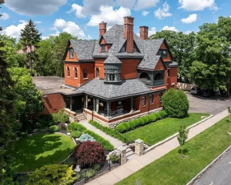 The New Victorian Mansion Bed & Breakfast Hotels in Saint Paul