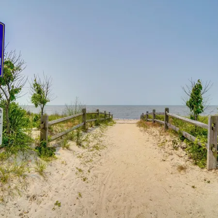 Pet-Friendly Villas Vacation Rental Walk to Bay