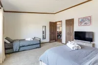Fish & Relax Fireside: Mink Lake Retreat! - Homestays