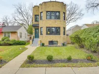 Family Apartment w/ Deck + Yard Near Northwestern Hotels in Skokie