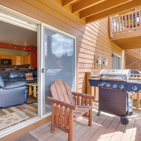 Cozy Condo w/ Views, 3 Mi to Winter Park Resort!