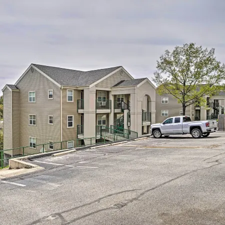 Branson Condo on Golf Course w/ Pool Access!