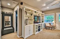 Cute and Cozy Pdx Area Townhouse 31 Mi to Mt Hood! - 3-Sterne