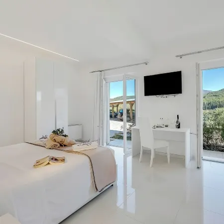 Villa Chimera White 16 with Pool & Gym