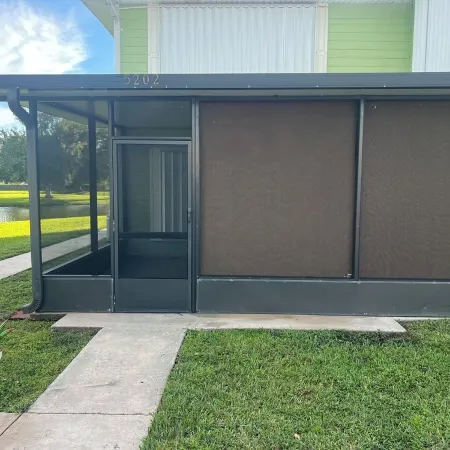 Beautiful 2/2 townhome across from world class Lake Okeechobee Bass fishing !