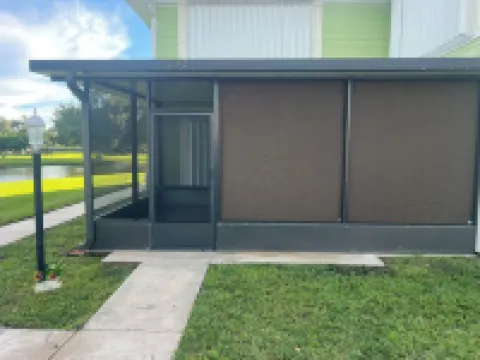 Beautiful 2/2 townhome across from world class Lake Okeechobee Bass fishing !