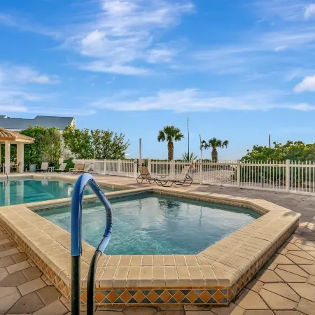 Beachfront With Private Balcony Heated Pool and Spa