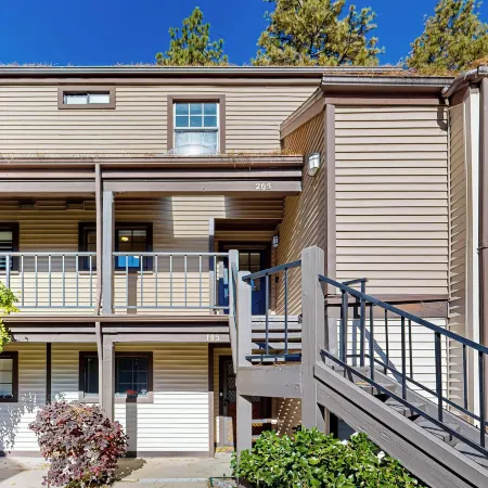 Lake Arrowhead Views! Condo w/ Shared Pool & Spa
