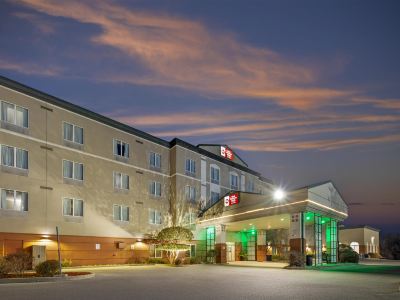 Best Western Plus Pembina Inn Suites