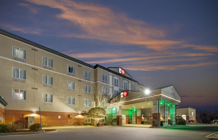 Best Western Plus Pembina Inn  Suites
