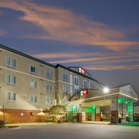 Best Western Plus Pembina Inn  Suites