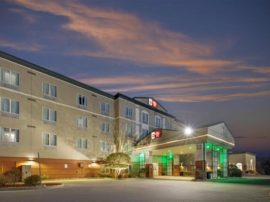 Best Western Plus Pembina Inn  Suites