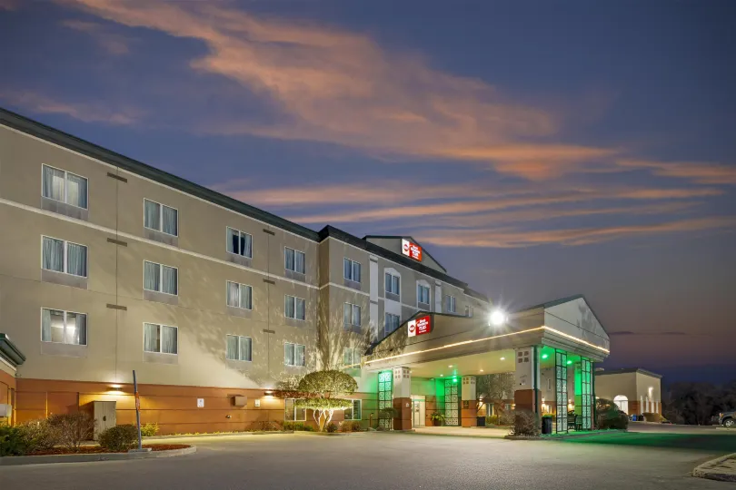 Best Western Plus Pembina Inn  Suites