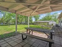 Charming entire ranch home - 3 bedrooms , 1-restroom, Free drive way parking Hotels in Ballwin
