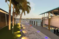 Matlacha Waterfront Retreat: Dock & Hot Tub! - Wifi