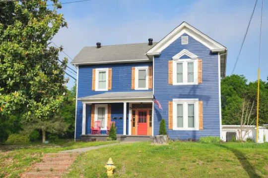 Historic Charm Meets Modern Comfort — Central Mooresville Apt. A, Walkable Area