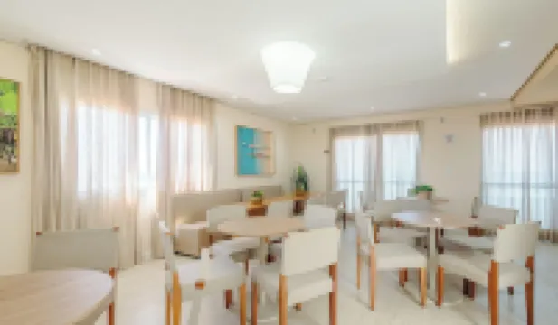 距海灘70米的帶泳池和健身房的公寓 - SMA