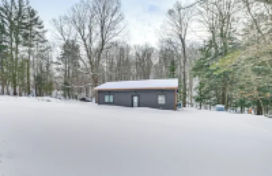 6 Mi to Boyne Mtn: Cozy & Private Couple's Cottage