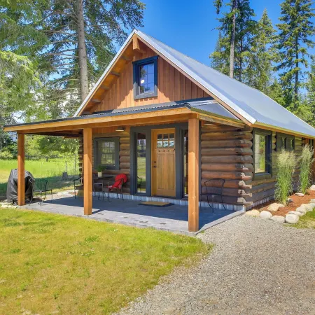 Serene Kootenai Cabin - 3 Mi to Dtwn and River!