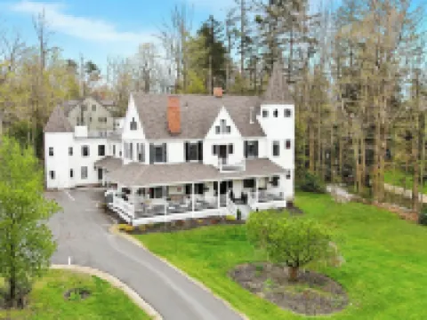 Hideaway Inn Lenox Hotels in Lenox